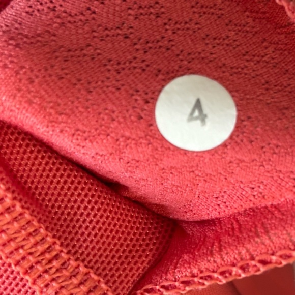 LULULEMON Wild Tank and Bra Atomic Red Size
4 with Stripes - Picture 7 of 10